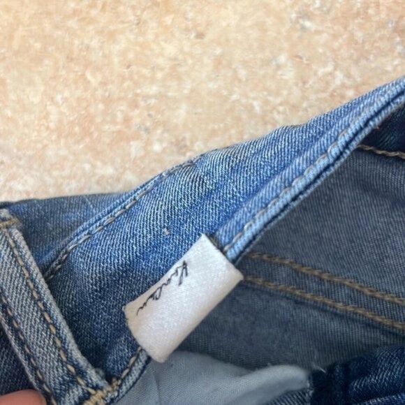 KanCan Jean Shorts Hazel Mid Rise Medium Wash Roll Cuff Raw Edge Size Small - Picture 7 of 10